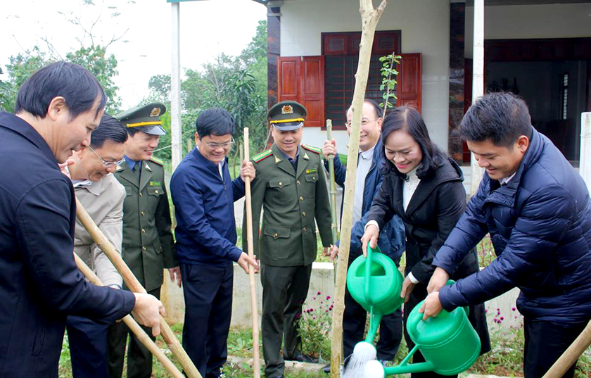 Các Phó Chủ tịch HĐND tỉnh tham gia trồng cây đầu xuân Canh Tý tại Thạch Hà và thị xã Hồng Lĩnh