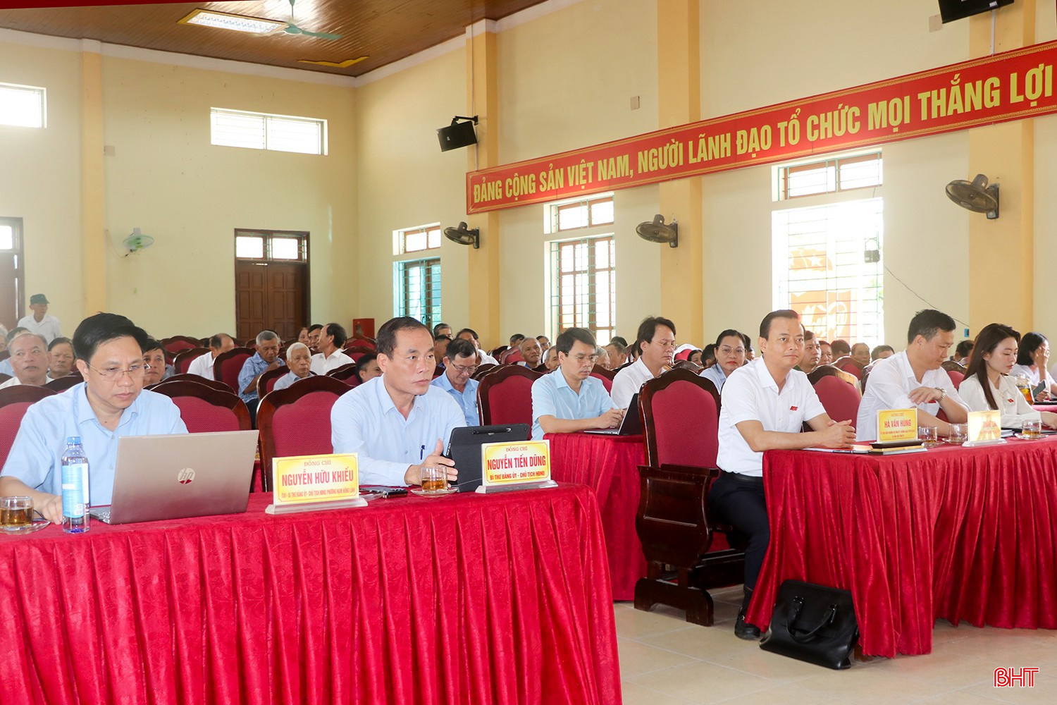 Cử tri đề xuất tăng cường nguồn lực cho cấp cơ sở sau sáp nhập đơn vị hành chính