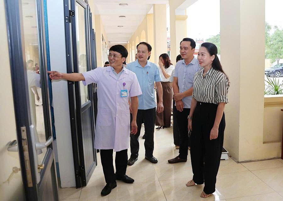 Ban Văn hóa - Xã hội HĐND tỉnh giám sát hoạt động hệ thống y tế công lập tại xã Mai Phụ