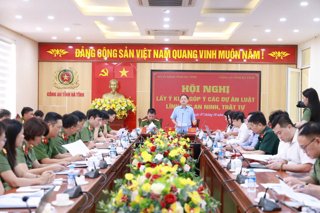 Đoàn ĐBQH Hà Tĩnh góp ý các dự án luật về an ninh, trật tự