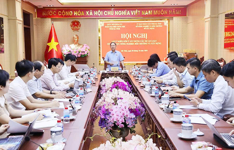 Đoàn ĐBQH Hà Tĩnh lấy ý kiến góp ý các dự án luật lĩnh vực nông nghiệp, môi trường và xây dựng