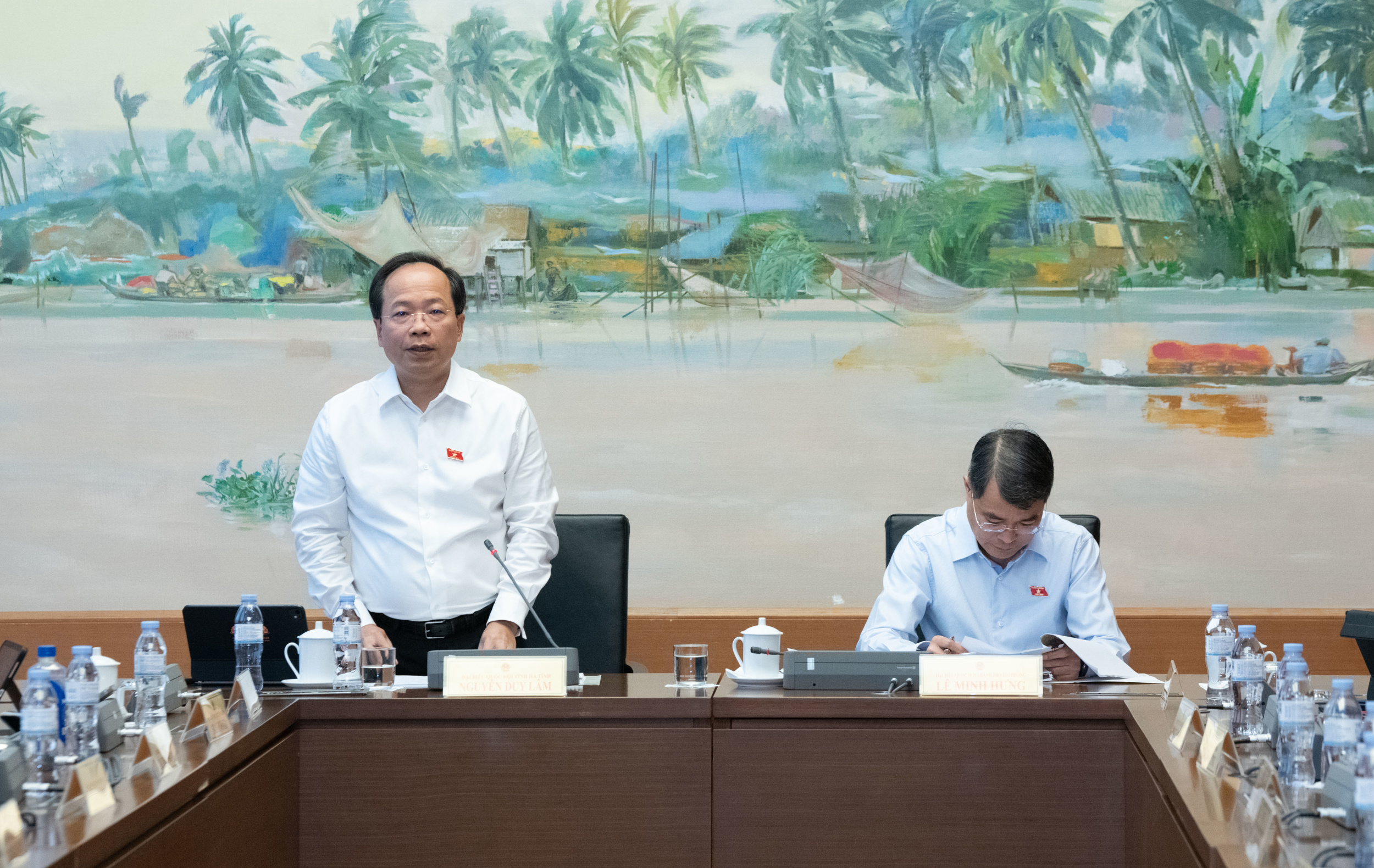 Đoàn ĐBQH tỉnh Hà Tĩnh thảo luận tổ về kinh tế - xã hội