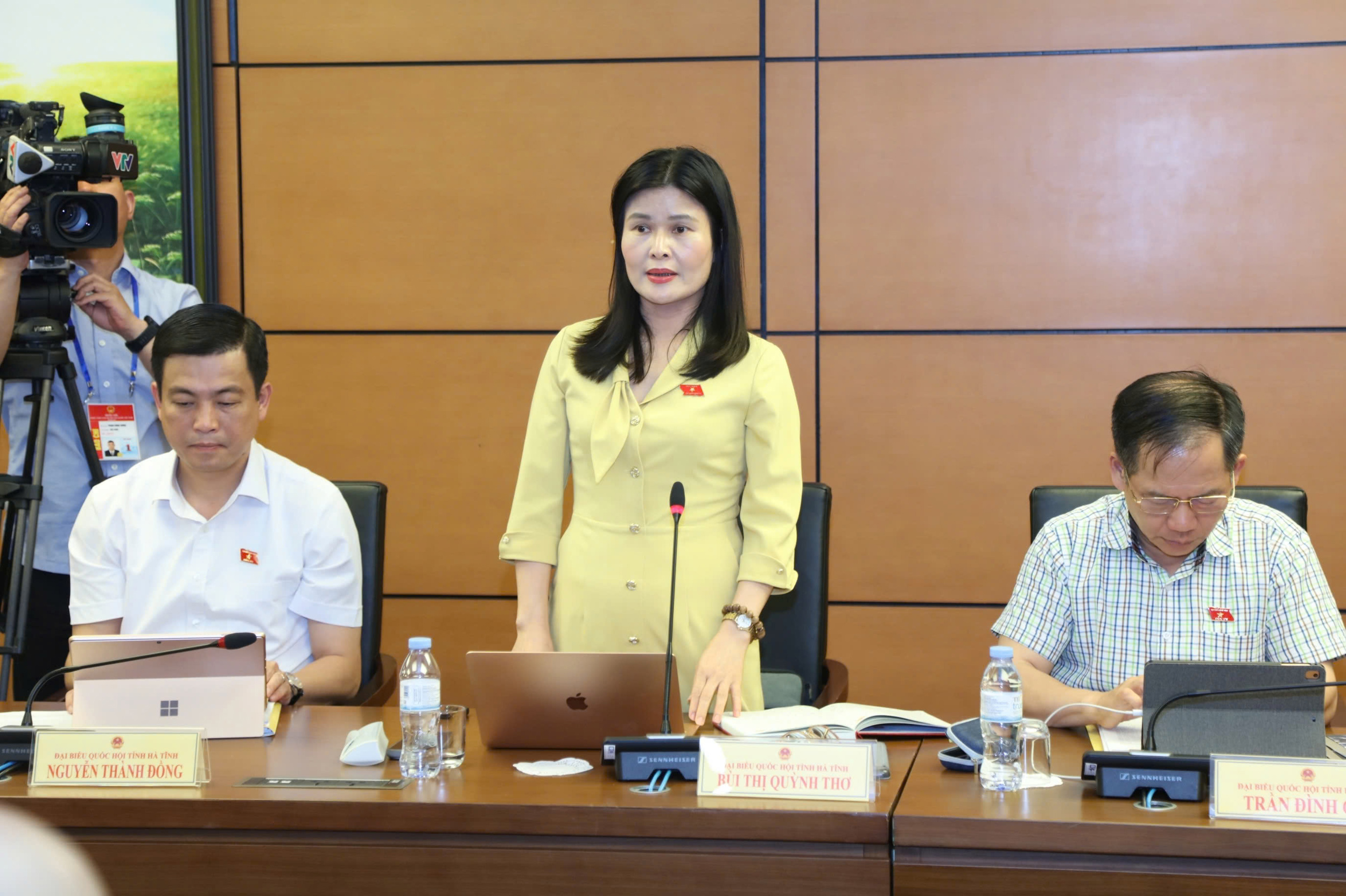 Đoàn ĐBQH tỉnh Hà Tĩnh thảo luận tổ về kinh tế - xã hội 