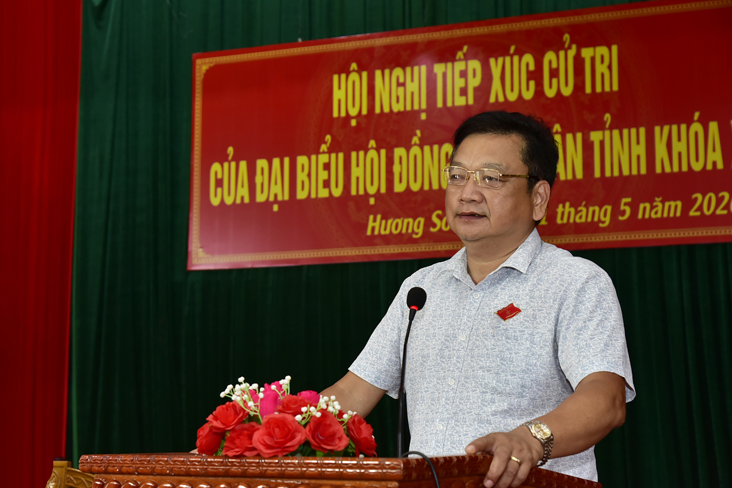Phó Chủ tịch UBND tỉnh Hồ Huy Thành tiếp xúc cử tri tại xã Sơn Tây và xã Hương Sơn