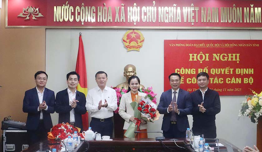 Văn phòng Đoàn ĐBQH và HĐND tỉnh Hà Tĩnh công bố các quyết định về công tác cán bộ