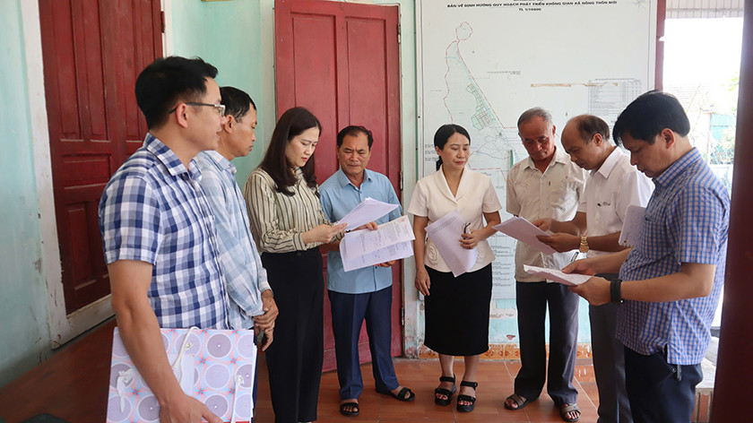 Ban Pháp chế HĐND tỉnh khảo sát việc lấy ý kiến nhân dân về sắp xếp ĐVHC cấp xã tại xã Thạch Hải, Thạch Đài và Cẩm Thành