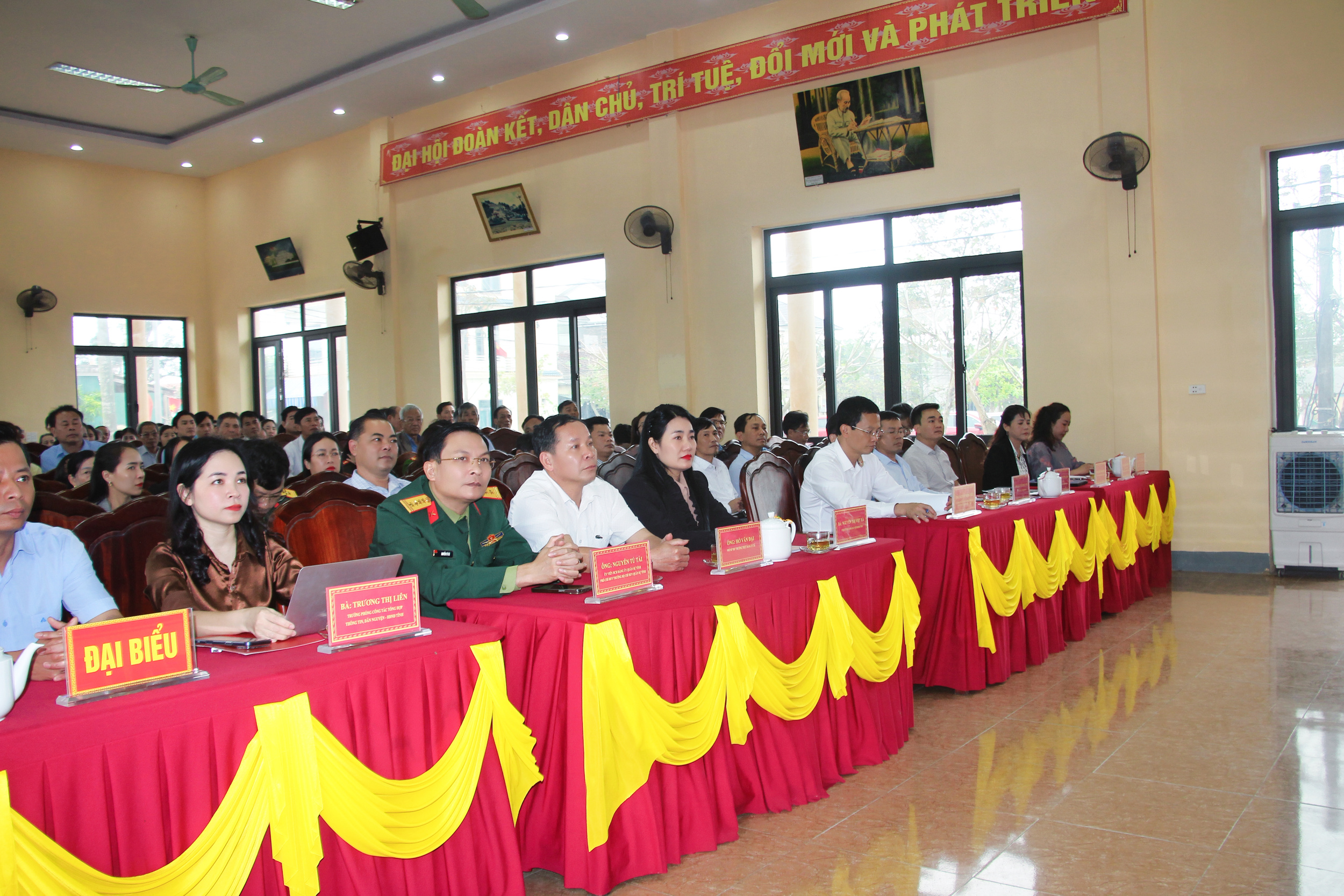 Phó Chủ tịch Hội đồng nhân dân tỉnh và các ứng cử viên vận động bầu cử tại xã Thạch Khê