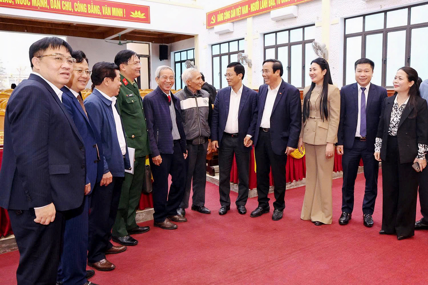 Các ứng cử viên đại biểu Quốc hội khóa XVI và Hội đồng nhân dân tỉnh vận động bầu cử