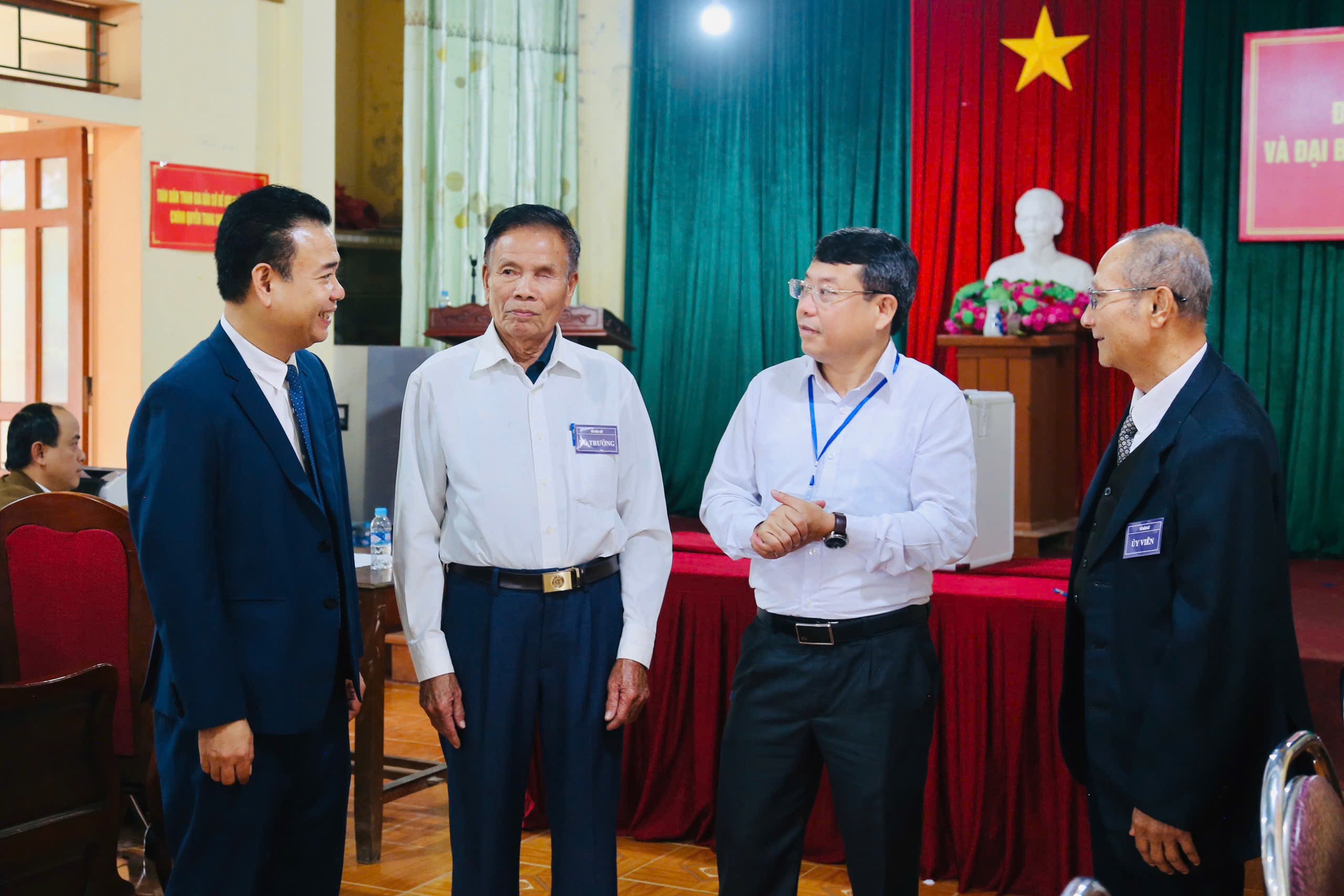 Phó Chủ tịch Thường trực HĐND tỉnh Dương Tất Thắng kiểm tra công tác bầu cử