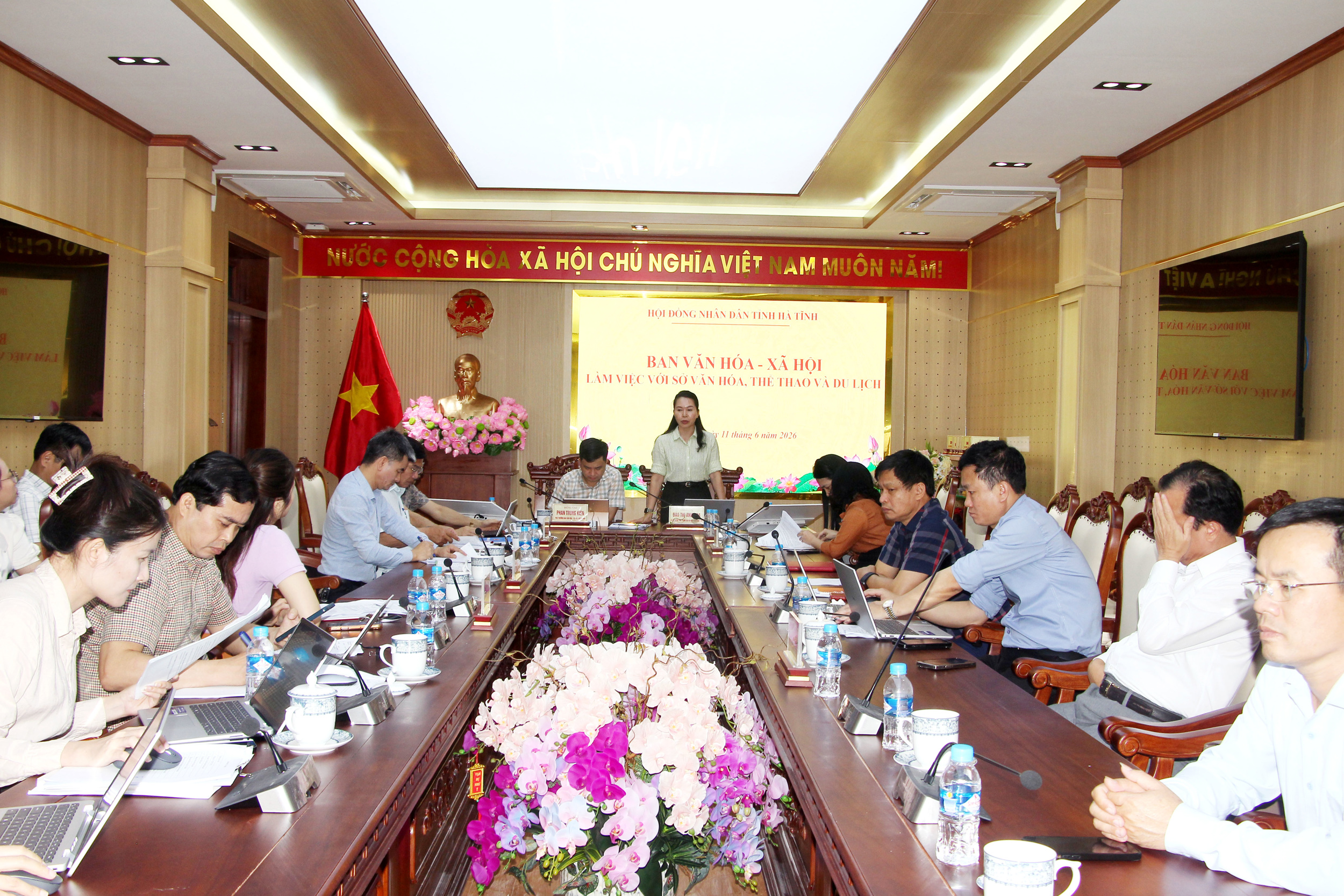 Khẩn trương hoàn thiện các tờ trình, dự thảo Nghị quyết trên lĩnh vực văn hóa, thể thao trình Kỳ họp thường lệ giữa năm 2026