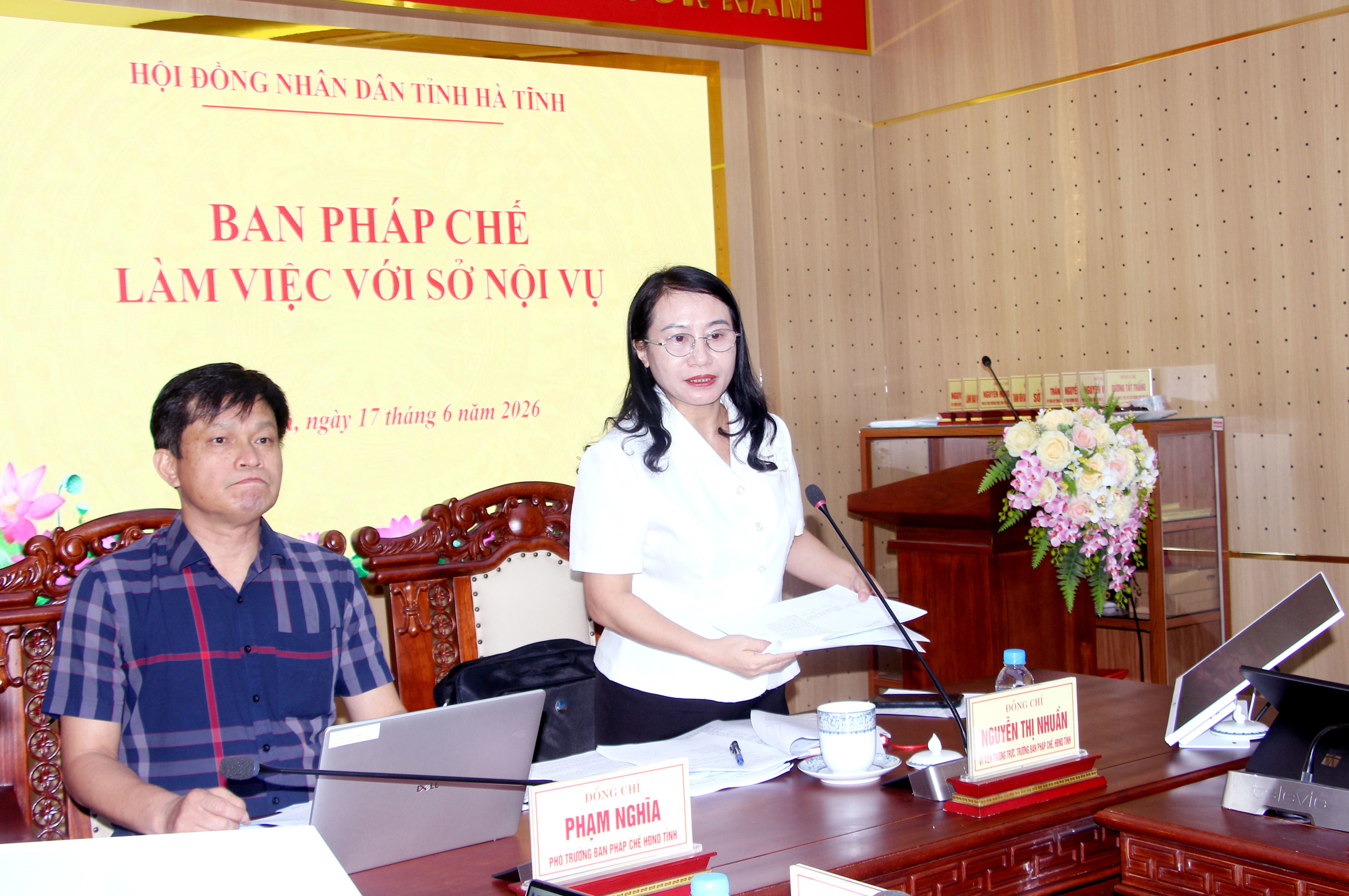 Tiếp thu ý kiến đại biểu, hoàn thiện các tờ trình, dự thảo Nghi quyết trên lĩnh vực nội vụ