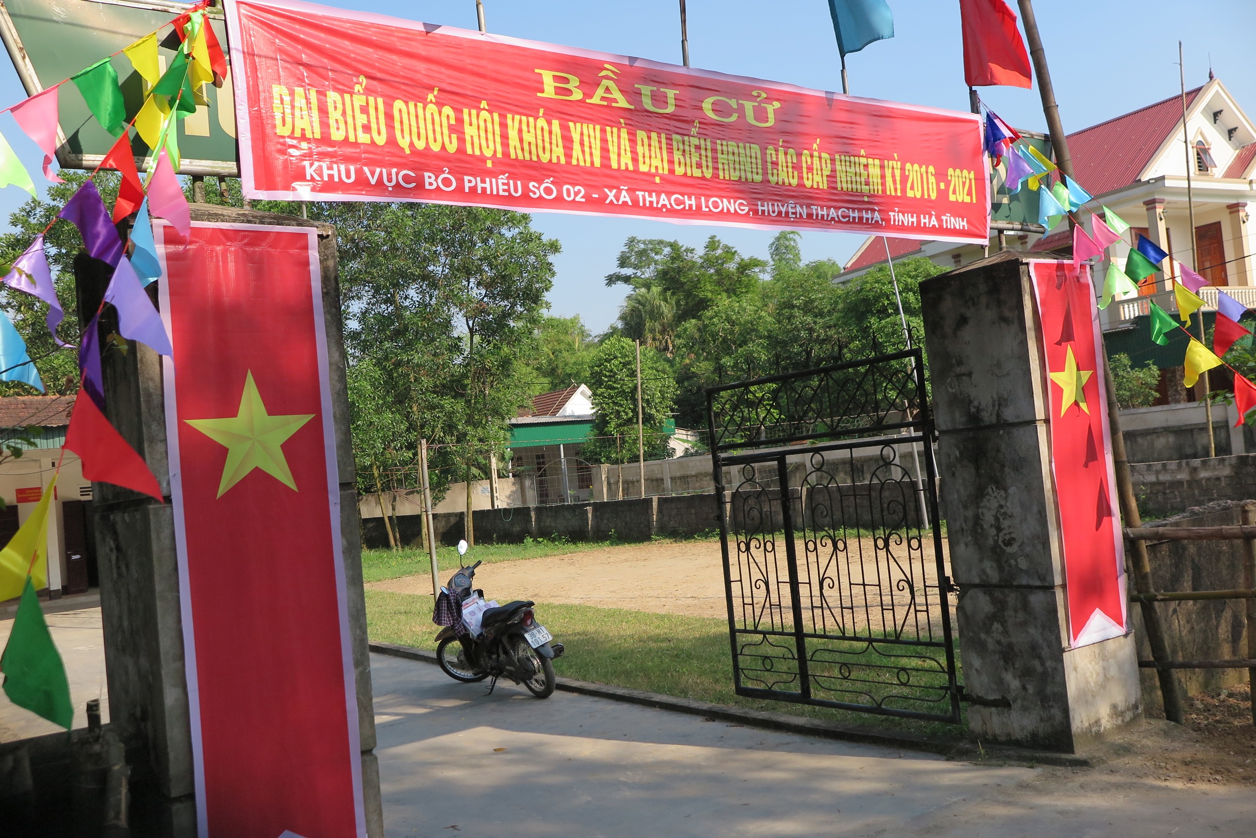 Cách trang trí, tổ chức tại các địa điểm bỏ phiếu (phòng bỏ phiếu) bầu cử