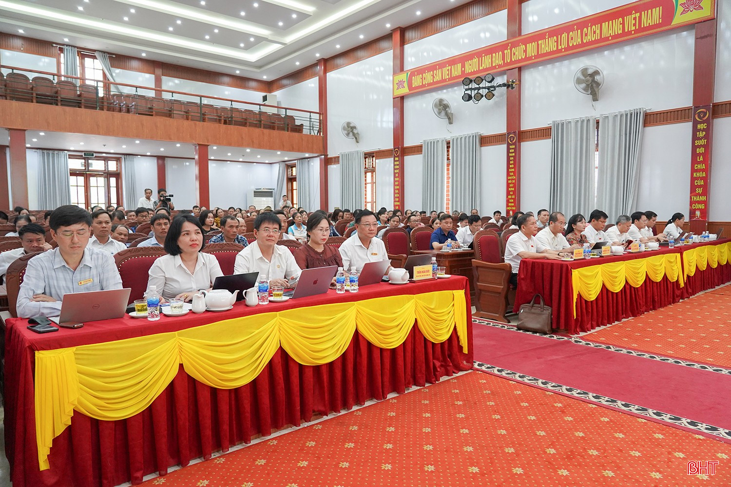 Nhiều kiến nghị về giao thông, nước sạch và môi trường tại buổi tiếp xúc cử tri Đức Thọ