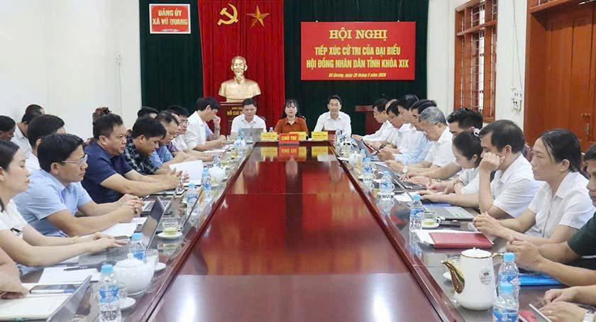 Cử tri kiến nghị về hạ tầng, y tế và vận hành chính quyền 2 cấp tại buổi tiếp xúc cử tri