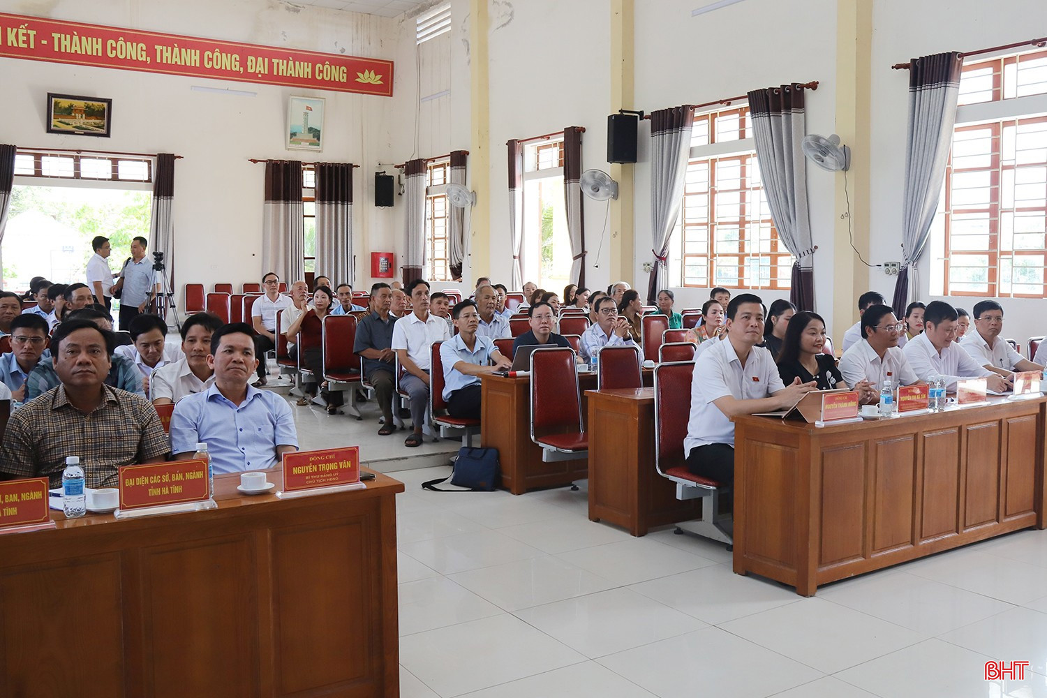 Cử tri kiến nghị nhiều vấn đề dân sinh, giáo dục và môi trường
