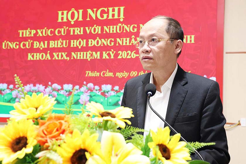 Phó Bí thư Thường trực Tỉnh ủy, Chủ tịch HĐND tỉnh Nguyễn Hồng Lĩnh và các ứng cử viên tiếp xúc cử tri