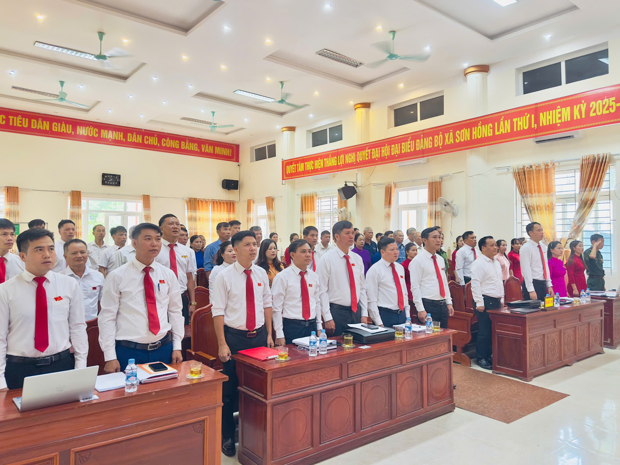 HĐND xã Sơn Hồng tập trung thảo luận các nhiệm vụ phát triển kinh tế - xã hội